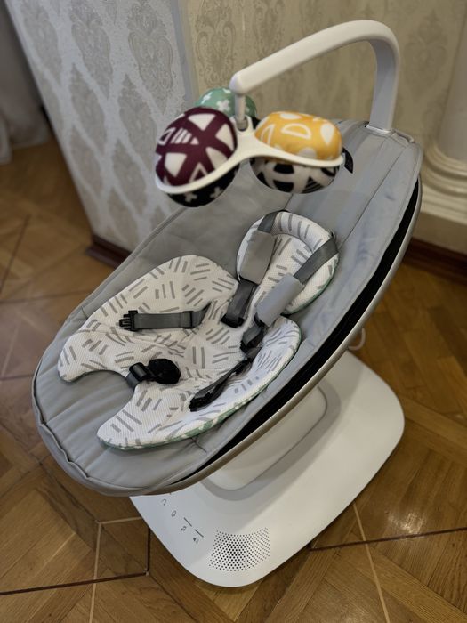 Заколисуючий центр mamaRoo 5.0