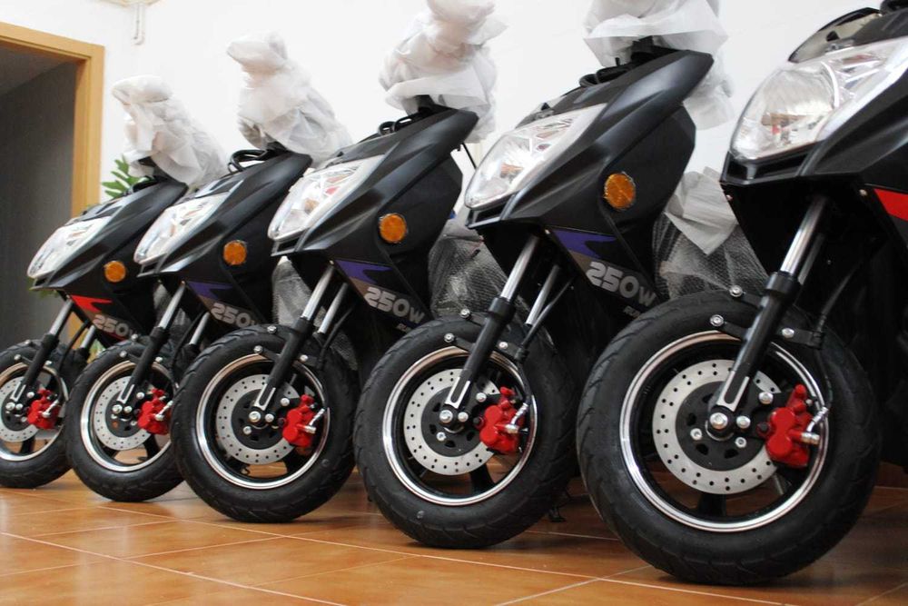 Alugue uma Scooter Elétrica - ELECTRIC MOPEDS RENT