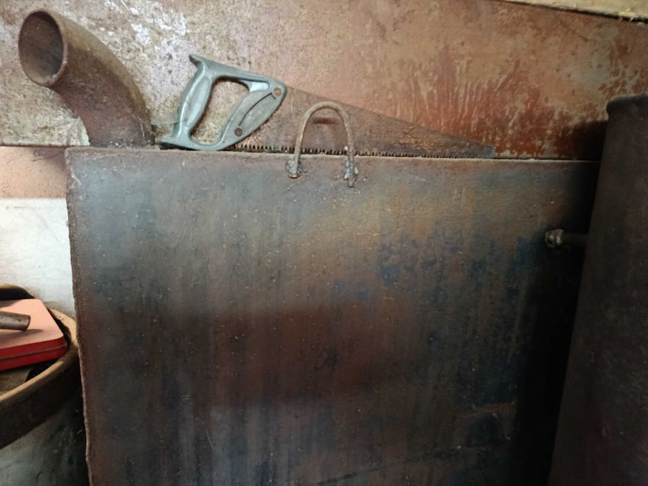 Продаю баки под бензин или солярку. Б/У. Цена за все.