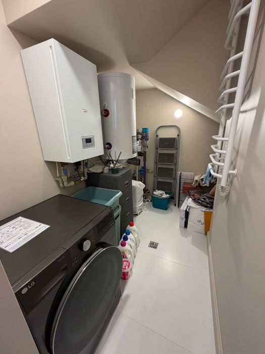 Продаж котеджу з меблями та технікою