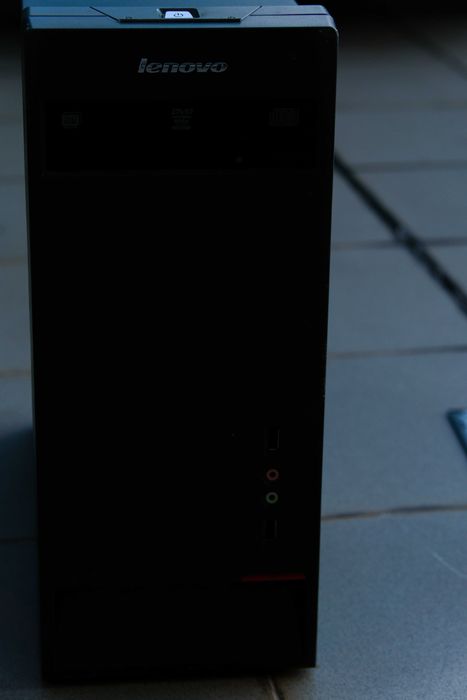 Komputer stacjonarny Lenovo – i3 / 6GB RAM / 500GB / Wi-Fi (Baza)