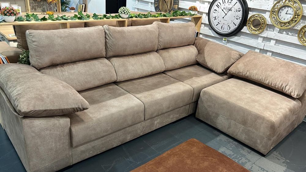 Sofá cinza claro de 3 lugares extensivos