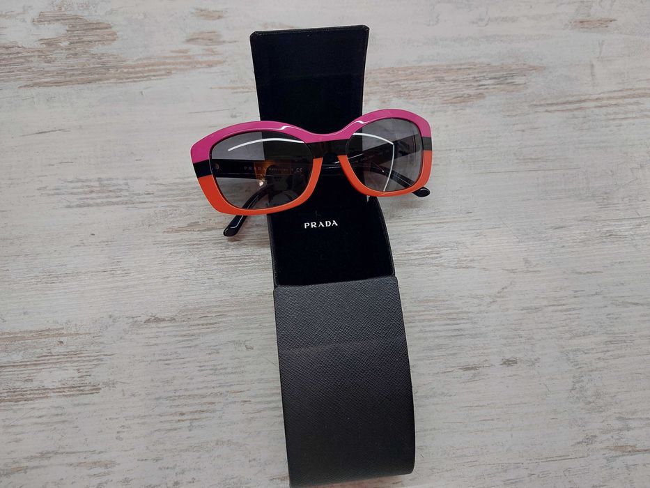 Жіночі окуляри Prada