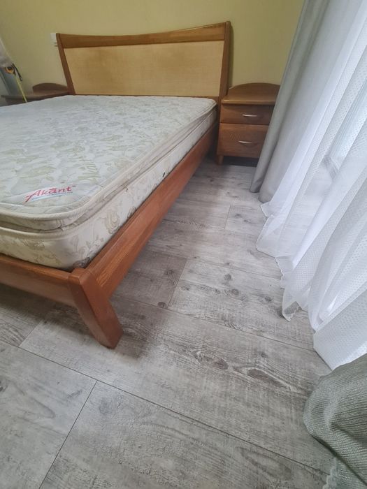 Ліжко двоспальне з ортопедичним матрацом на ламелях