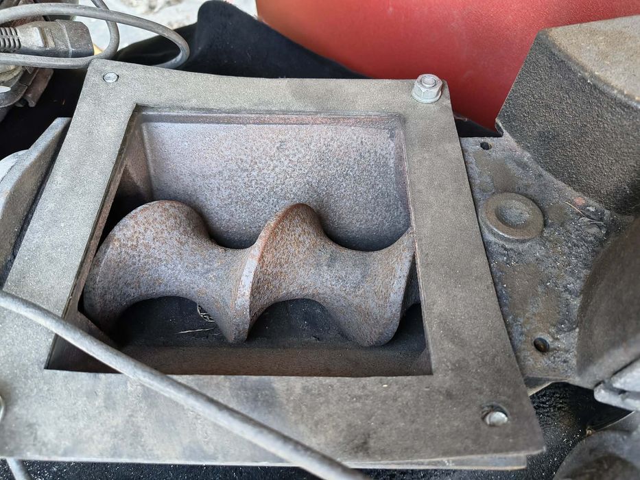 Podajnik ślimakowy do pieca