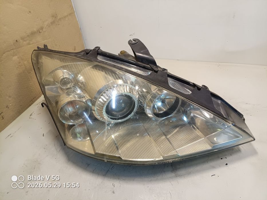 " Focus MK1 lampa prawa przednia EU Xenon