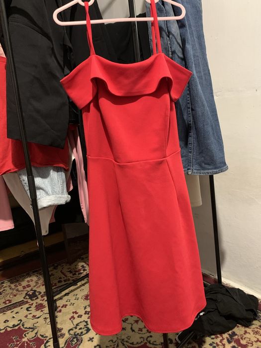Яскраво-червона кокетлива сукня New Look