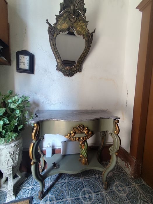 Mesa de entrada com espelho antiga