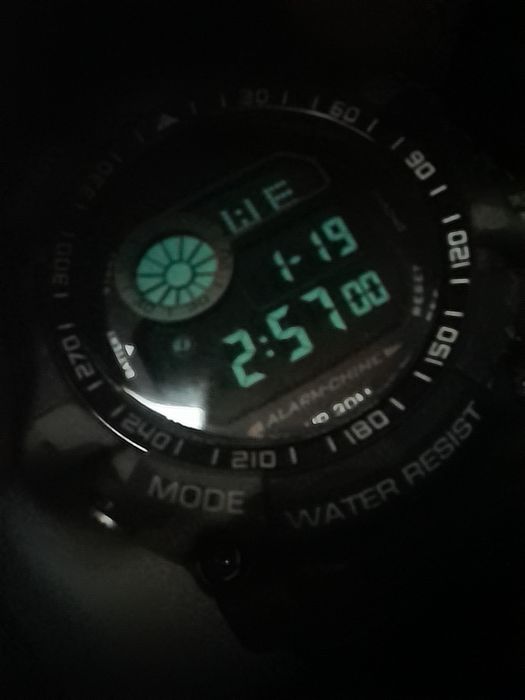 Часы электронные Reserved