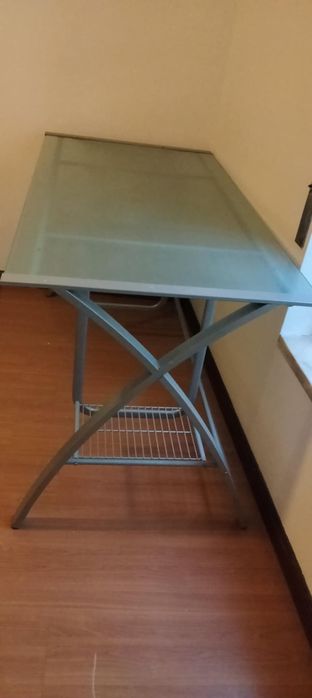 Mesa de Escritório em Vidro Fosco com Estrutura Metálica - 140x70x75cm