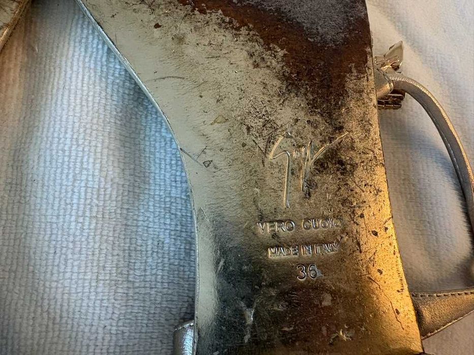 sandálias plana Giuseppe Zanotti, modelo Venice Beach 36