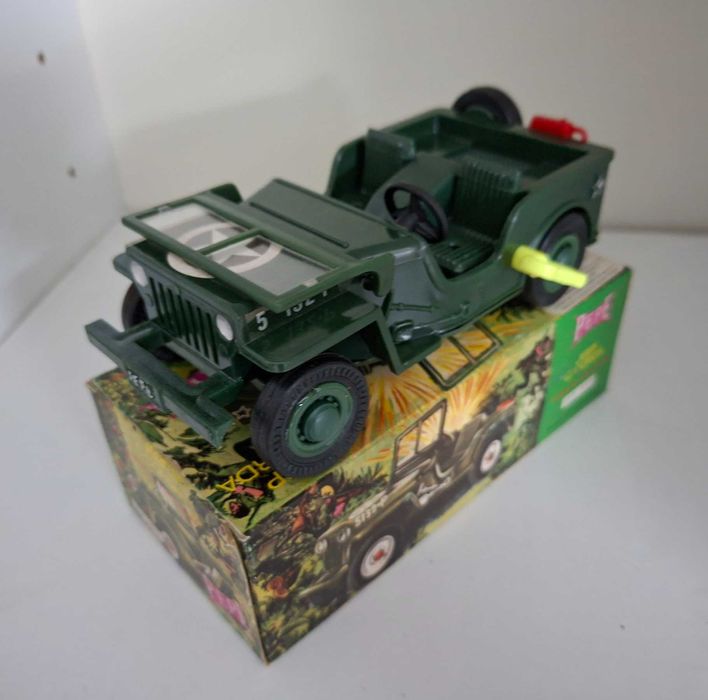 Jipe militar Vintage fabricado pela PEPE