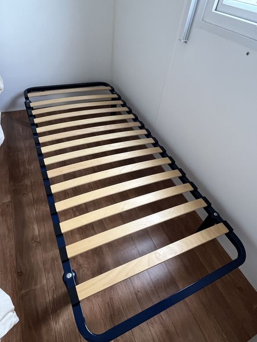 2 camas de solteiro com colchão