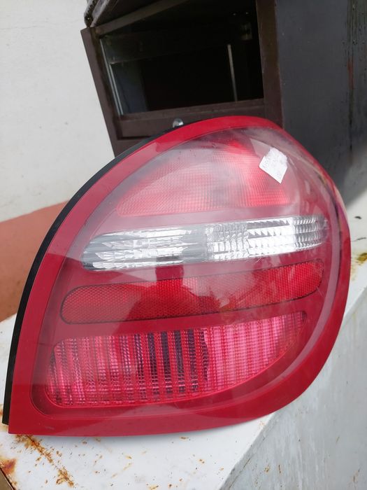 Farolin stop direito Nissan Almera 2003