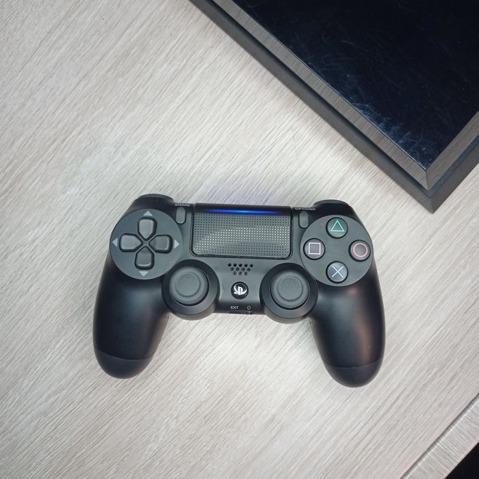 PS4 . Гарний стан . Оригінальний комплект