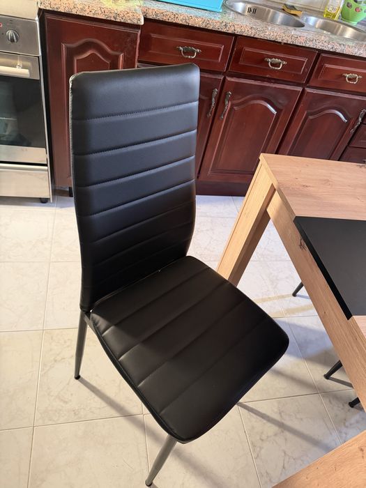 Mesa de cozinha com cadeiras