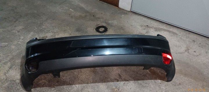 Parachoque traseiro Ford Focus mk2. Com um farolim nevoeiro.