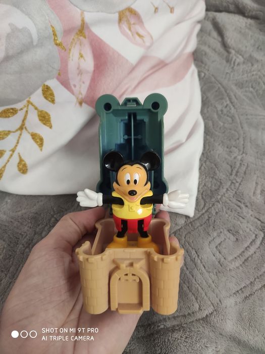 Mickey mouse w otwieranym zamku. Lata 90 te dla kolekcjonera