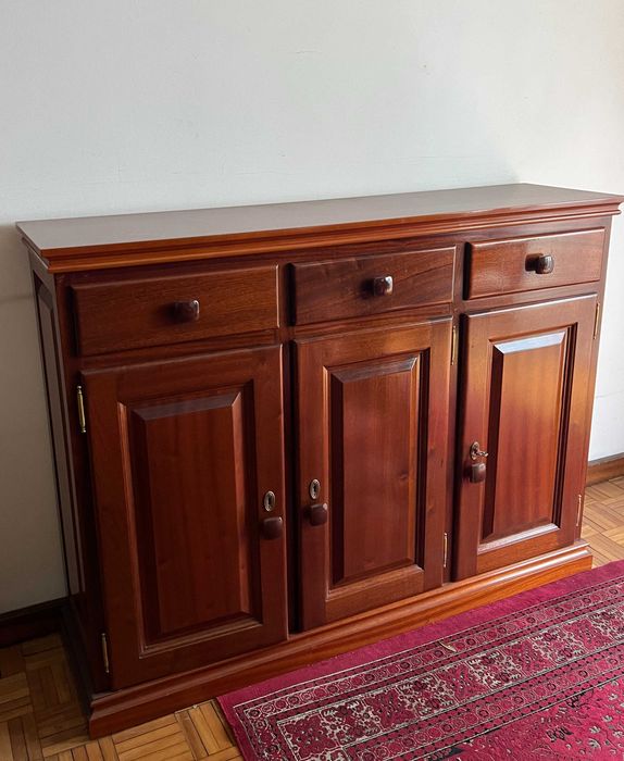 Móvel Aparador/Cómoda em madeira de carvalho com 3 portas e 3 gavetas