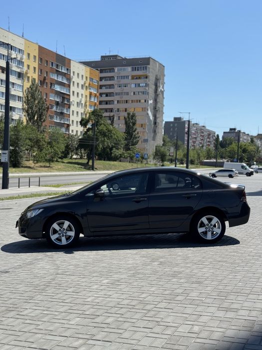 В продаже Honda Civic 2008 года 1.8