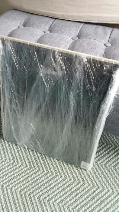 Espelho 40 x 35 com moldura em tecido com bordado