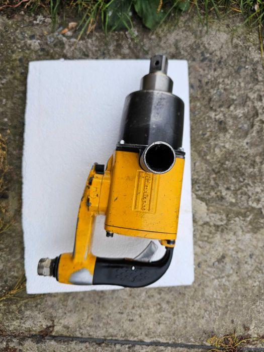 Ударный гайковерт