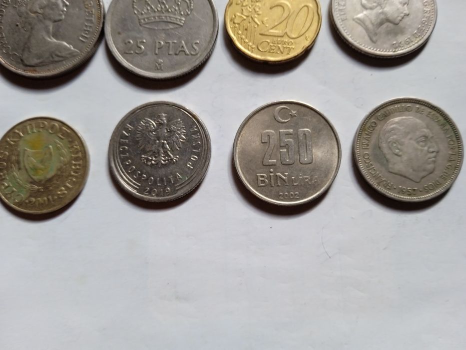 Продам монеты заграничные