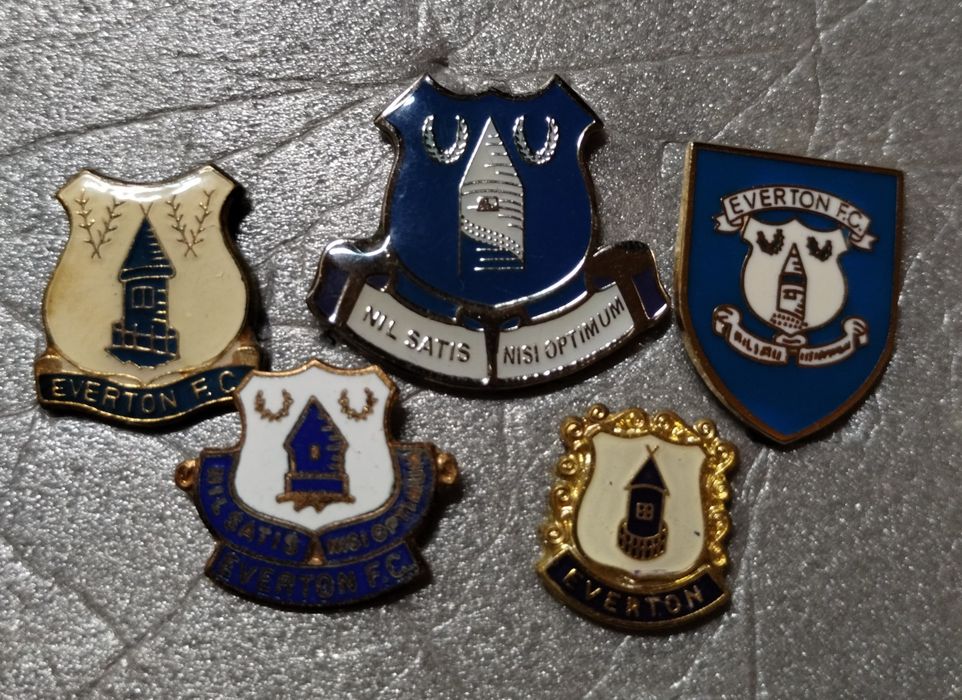 EVERTON FC - zestaw przypinek - piny wpinki znaczki herby Liverpool