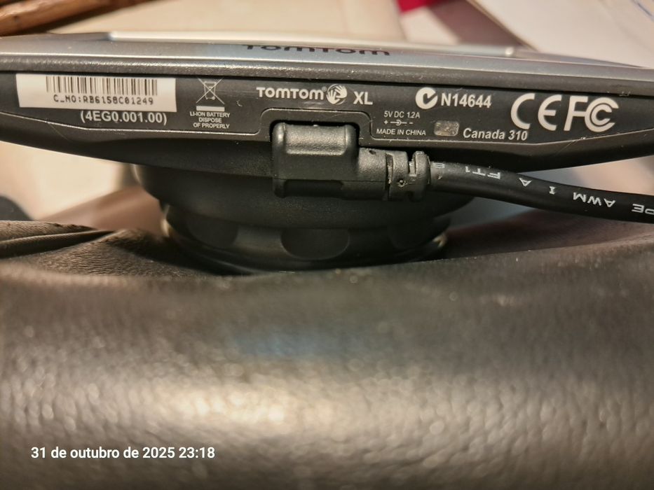 Selling TomTom GPS Device64740899846019122