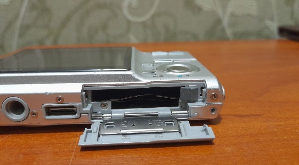 Продам фотоаппарат Casio
продаётся без акб и флешки 
под