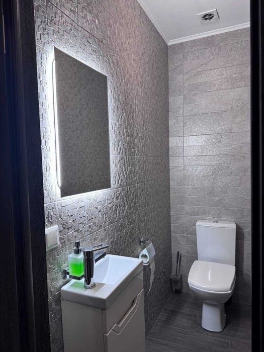 Продам простору 2-кімнатну квартиру