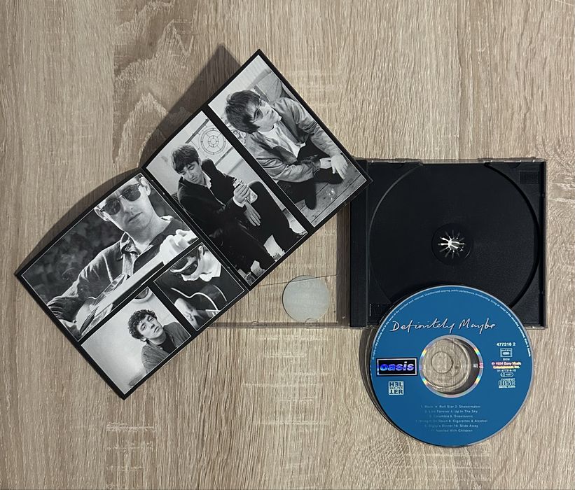 Álbum CD “Definitely Maybe” dos Oasis