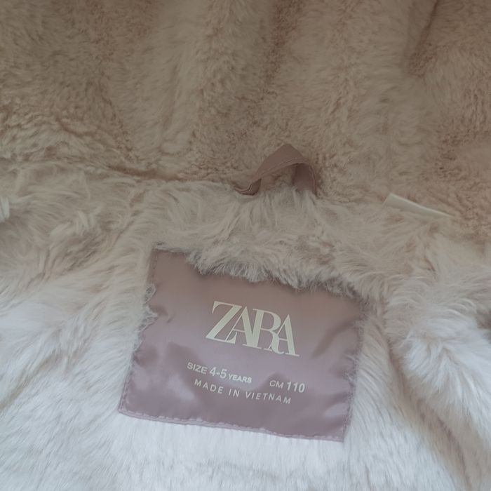 Куртка zara  на хутрі.