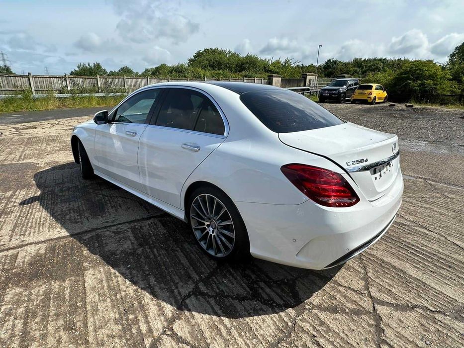 Четверть ліва права чверта кузов перед зад Mercedes C-Class W205 Седан