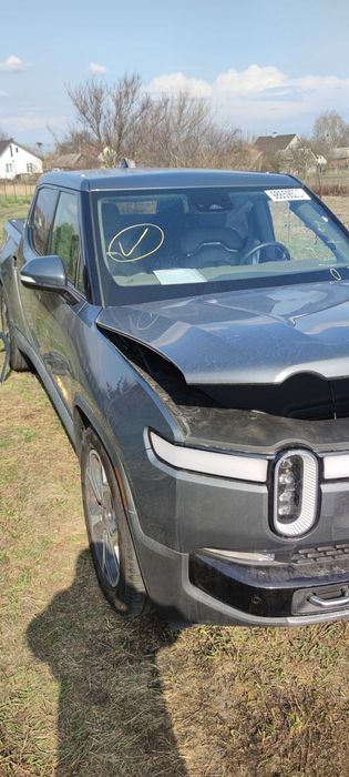 Свіже авто в розбір Rivian r1t exp005