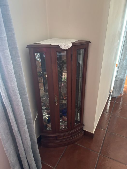 Movel cristaleiro de canto de madeira cerejeira