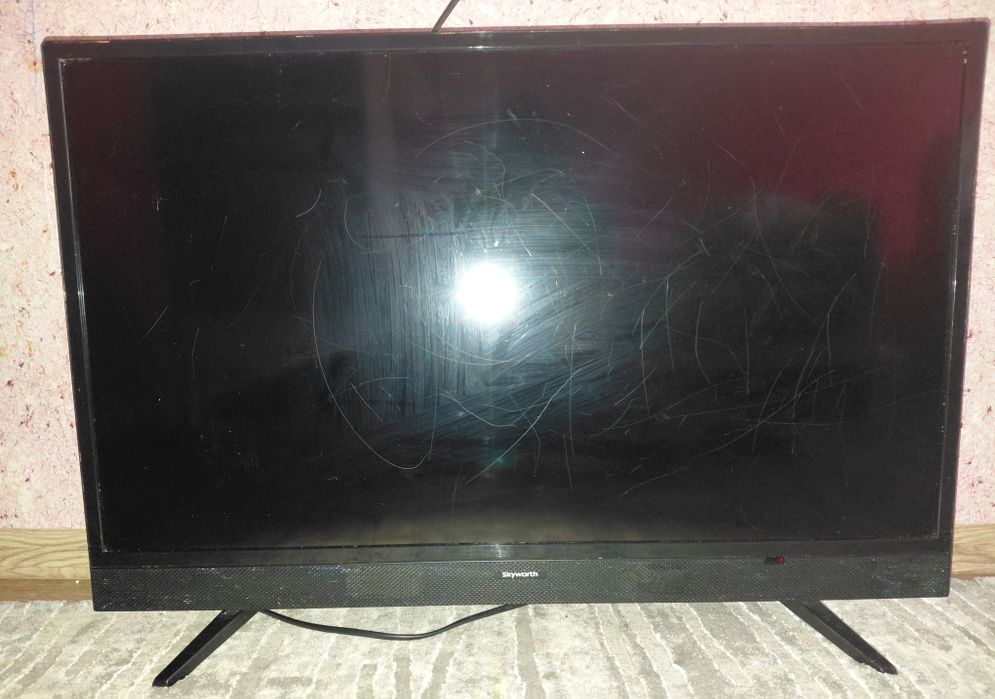 Телевізор 32" Skyworth 32E3 на запчастини!