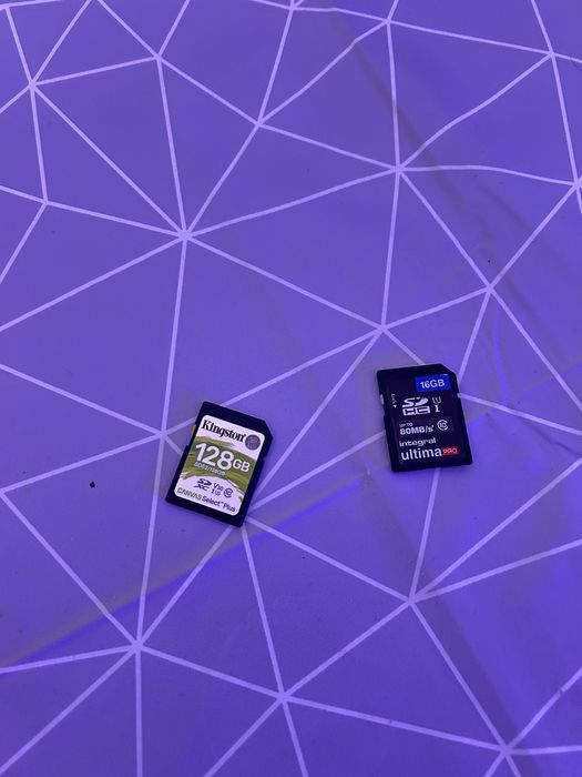 Câmara Canon EOS2000D