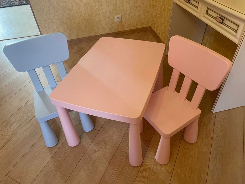 Набір IKEA MAMMUT. Дитячий стіл + 2 стільці.