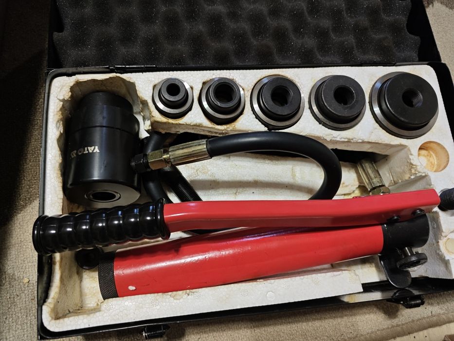Wycinak hydrauliczny do otworów w blachach Yato