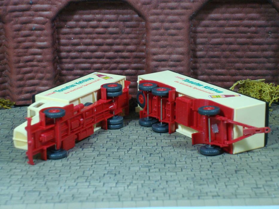 Wiking 886 - Bussing 8000 / Camião c/ Reboque 3 Eixos "Kraft`s"/ Usado