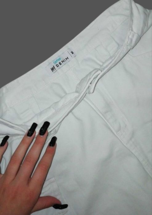 Біла джинсова юбка