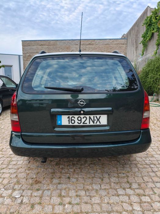 Opel Astra 2.0 DI modelo centenário