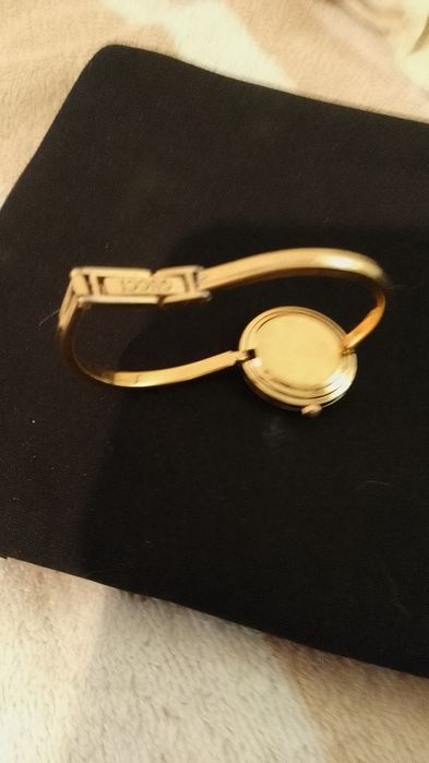 New Gucci Watch (VERY few, unused links, what you get)64284727781889124