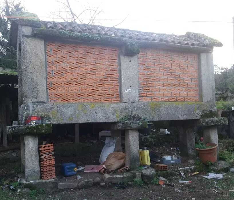 Canastro/Espigueiro em pedra, antigo - já está desmontado