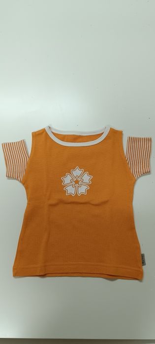 T-shirt de menina. Cor: laranja