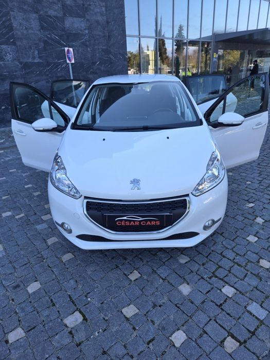 Peugeot 208 1.2Vti Excelente