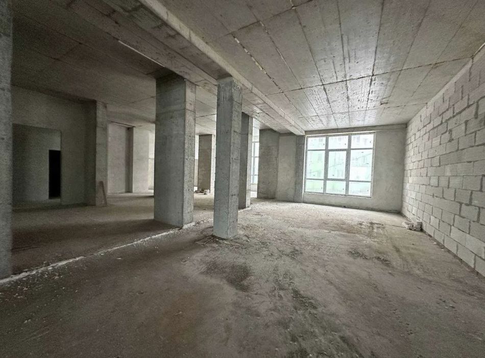 Комерційне приміщення 1926м2 вул. Набережна 1500$/м2