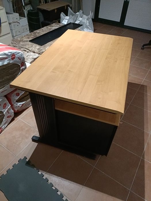 Secretaria de escritório com módulo de gavetas