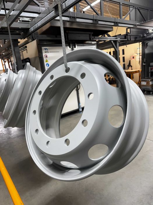 Malowanie proszkowe felg stalowych – TIR, busy, osobowe – wysyłka